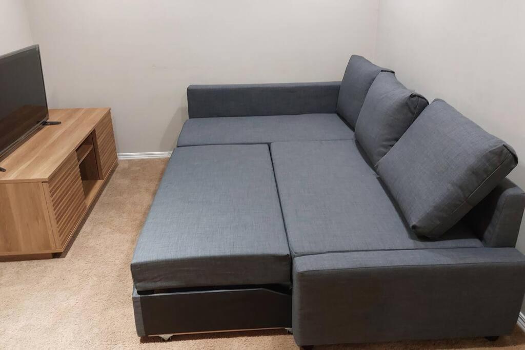 Lovely 1-Bedroom Basement Suite Winnipeg Luaran gambar
