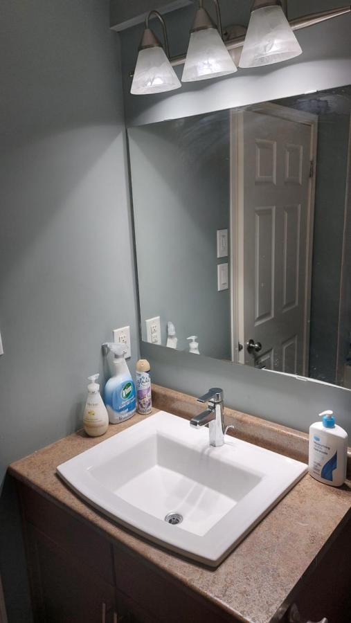 Lovely 1-Bedroom Basement Suite Winnipeg Luaran gambar
