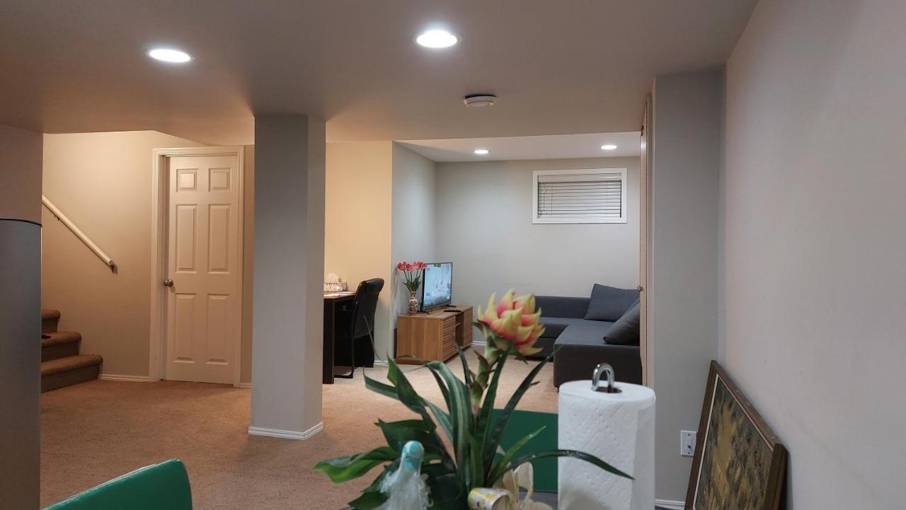 Lovely 1-Bedroom Basement Suite Winnipeg Luaran gambar